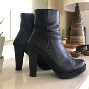 Size 6 | Heeled Bootie | Black | Original Leather